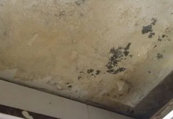 荆州市阳台漏水维修公司分享下荆州市卫生间渗水维修需要注意哪些问题。